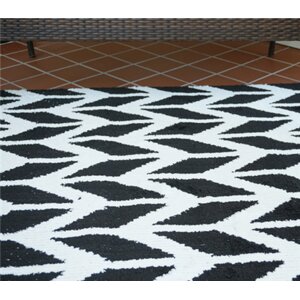 Quint Broken Arrow Black/White Area Rug