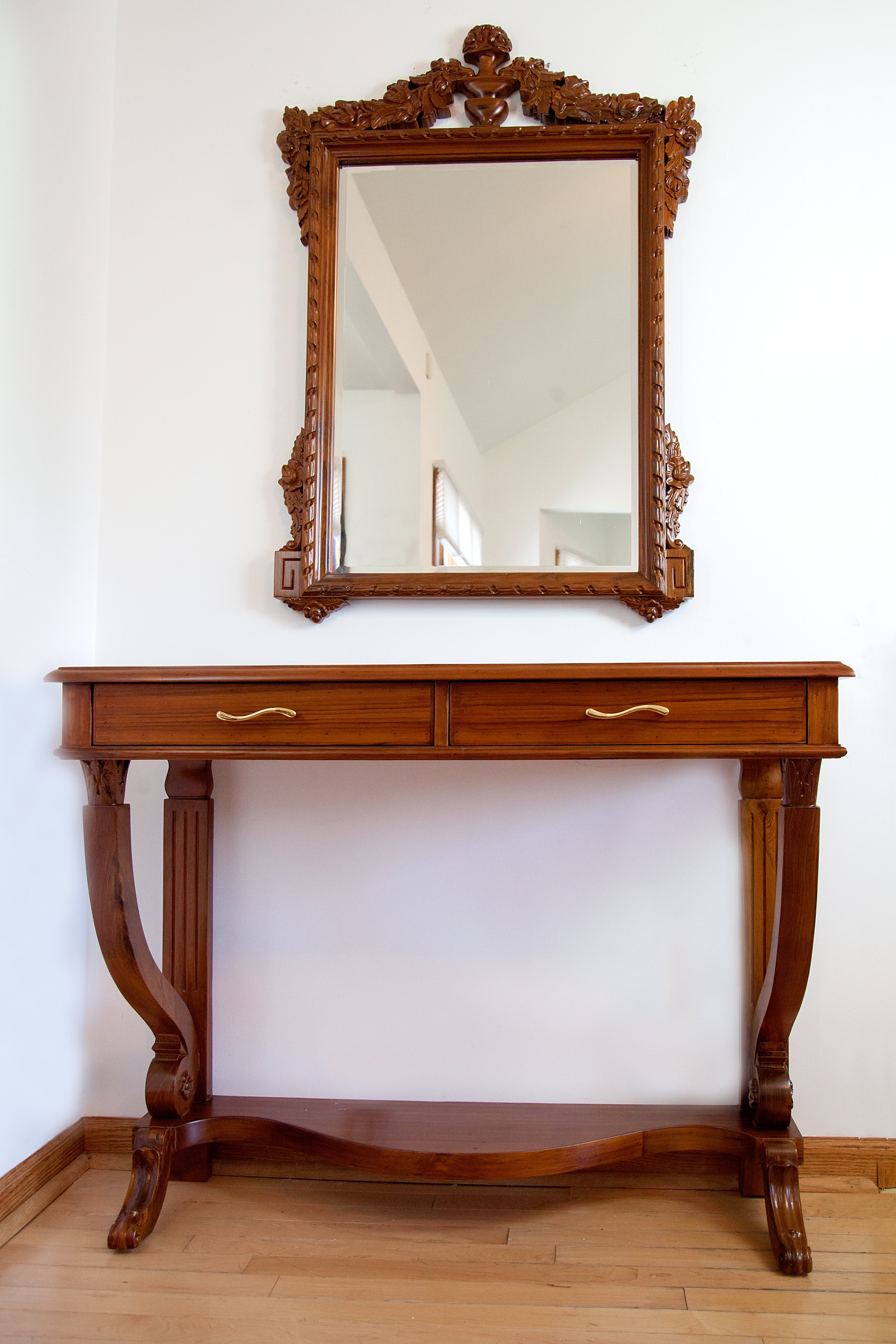 Regal French Style Console Table And Mirror Set