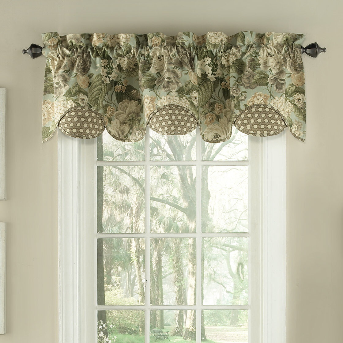 Waverly Garden Glory Scalloped Floral 60