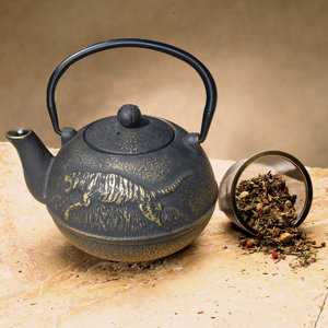 0.68 Qt. Cast Iron Tora Teapot and Infuser in Matte Black