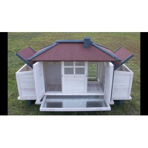 Chicken Coop with Lockable Nesting Box and Storage