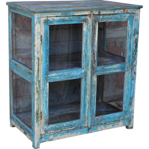 Standvitrine Tray aus Massivholz von Caracella