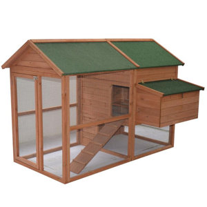Wooden Backyard Hen House Chicken Coop