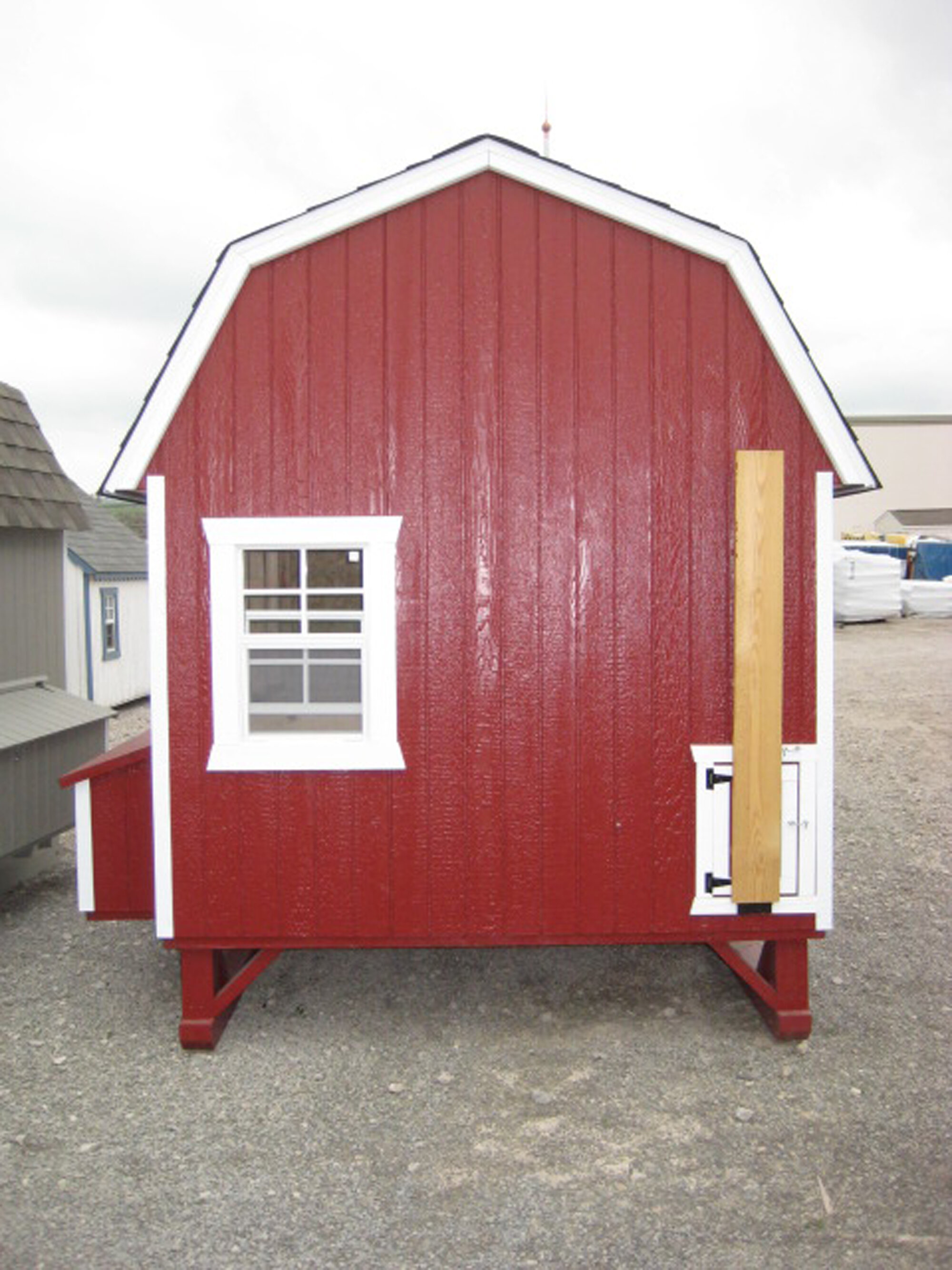 Gambrel Barn Chicken House With Ramp And Nesting Box