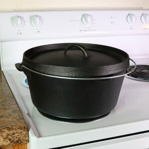 8 Qt. Cast Iron Round Dutch Oven