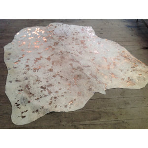 Ariyah Hand-Woven Cowhide Metallic Gold/Ivory Area Rug