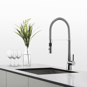 Kraus Crespo? Commercial Style Single Handle Pull Down/Pull Out Standard Kitchen Faucet with Dual-Function Sprayer