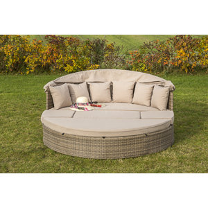 Ruhebett Adalbero mit Kissen von Kampen Living