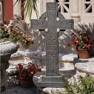 Bannockburn Celtic Cross Statue