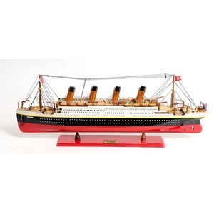 Lage Titanic Painted Model Ship