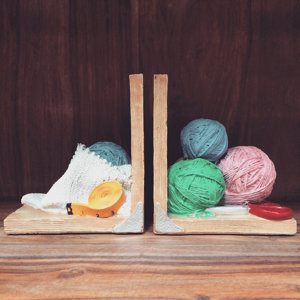 2-tlg. Buchstützen Knitting Balls of Wool von Castleton Home