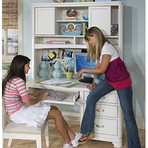 Jami Computer Desk with Hutch by Harriet Bee