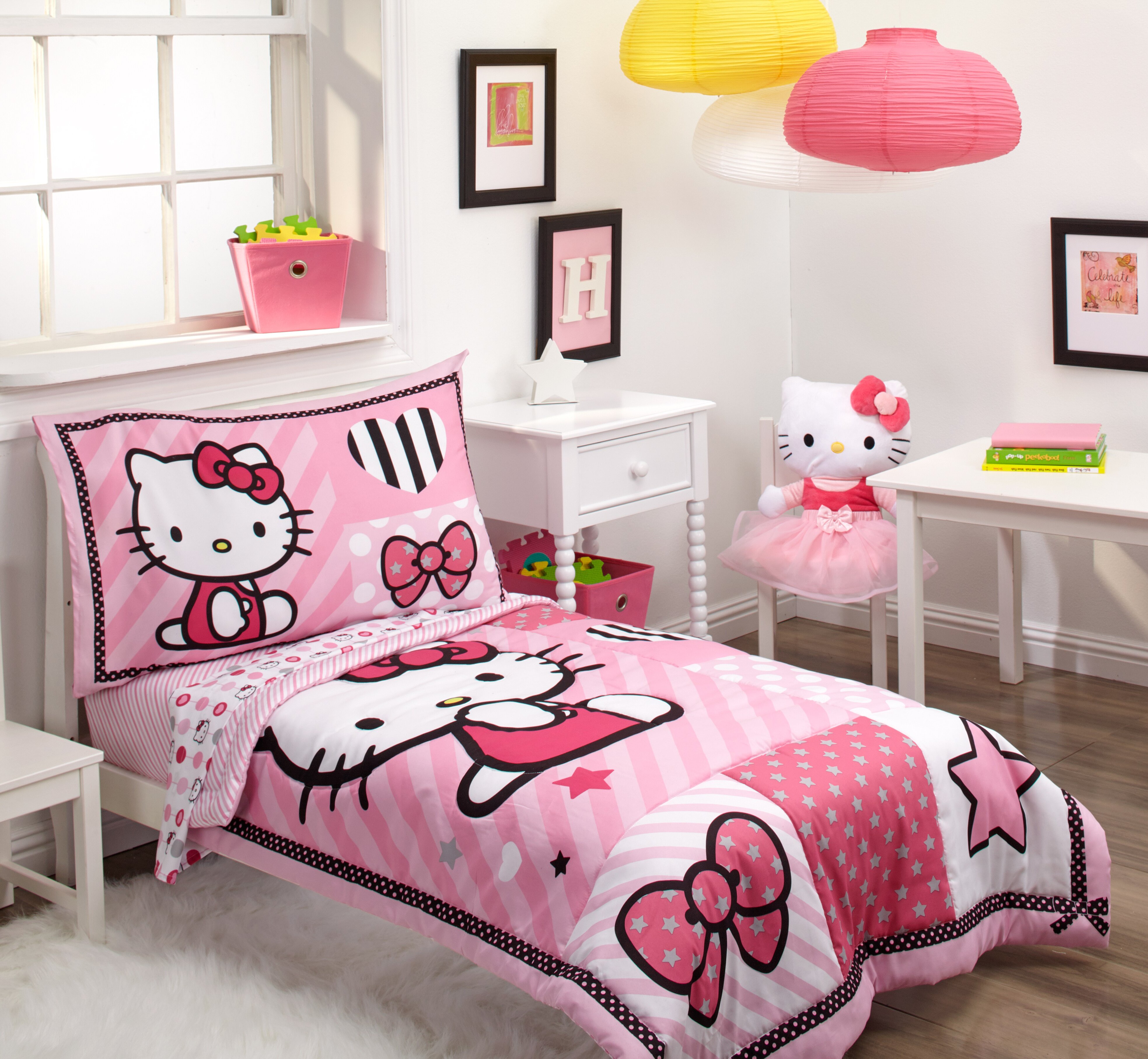 Sanrio Hello Kitty Sweetheart 4 Piece Toddler Bedding Set