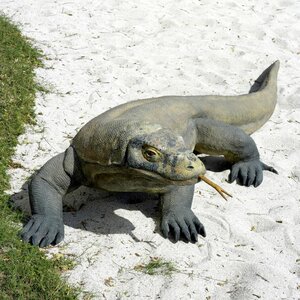 The Grand-Scale Wildlife Komodo Dragon Statue