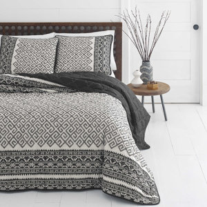 Henson Reversible Quilt Set