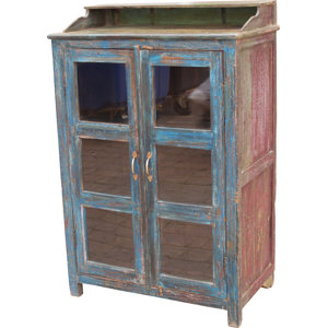 Geschirrschrank Mayura aus Massivholz von Cara..