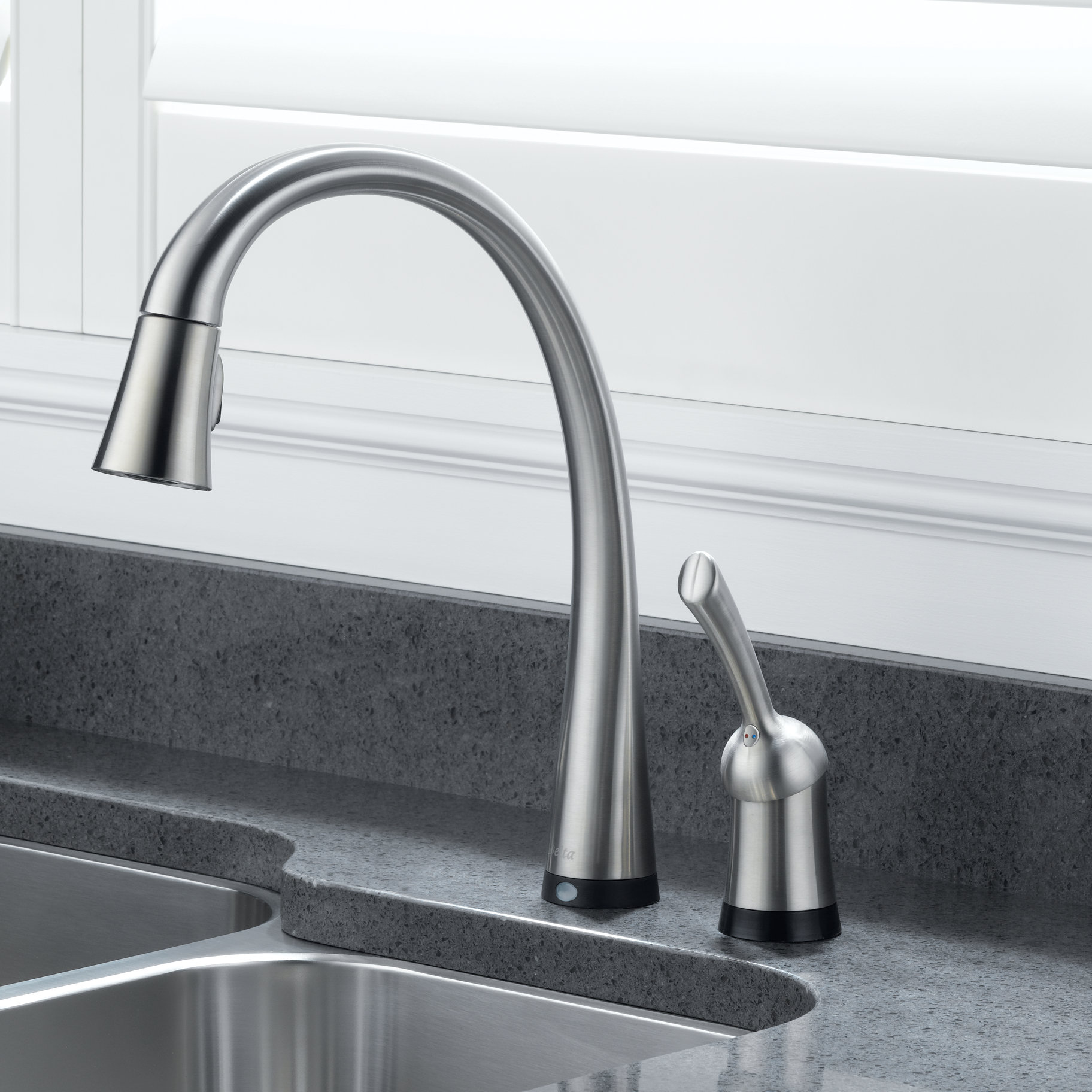 Delta Pilar Single Handle Standard Kitchen Faucet with Touch Technology