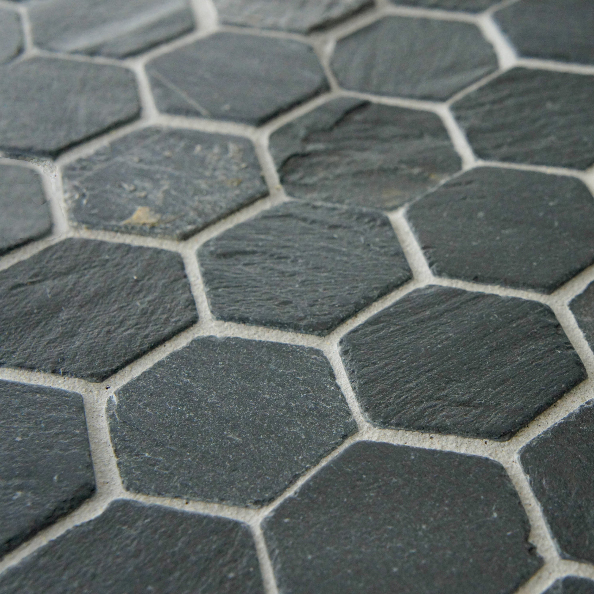 EliteTile Peak 1.5" x 1.63" Natural Stone Mosaic Tile in Black