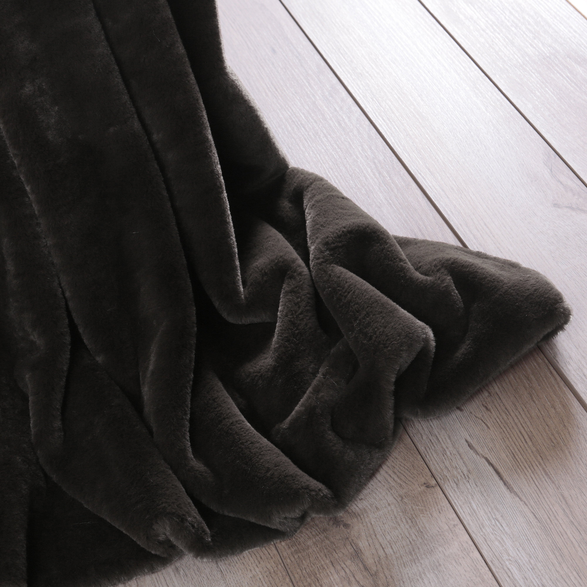 Best Home Fashion, Inc. Luxe Faux Fur Throw Blanket and Pillow Set