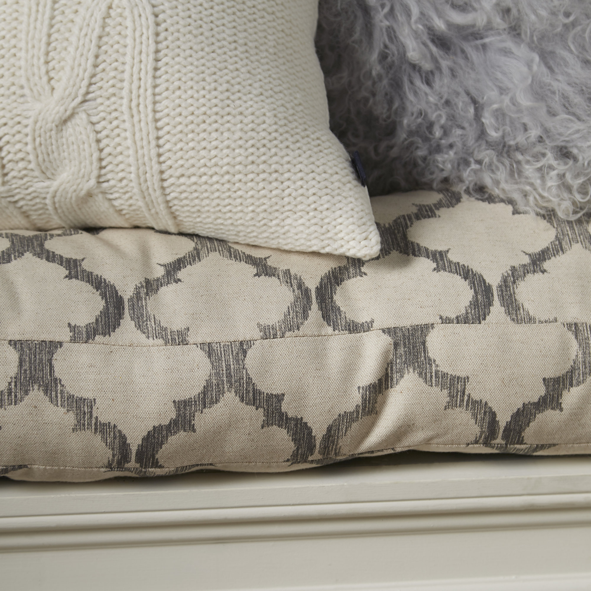 Laurel Foundry Modern Farmhouse Tufted Linen Indoor Bench Cushion