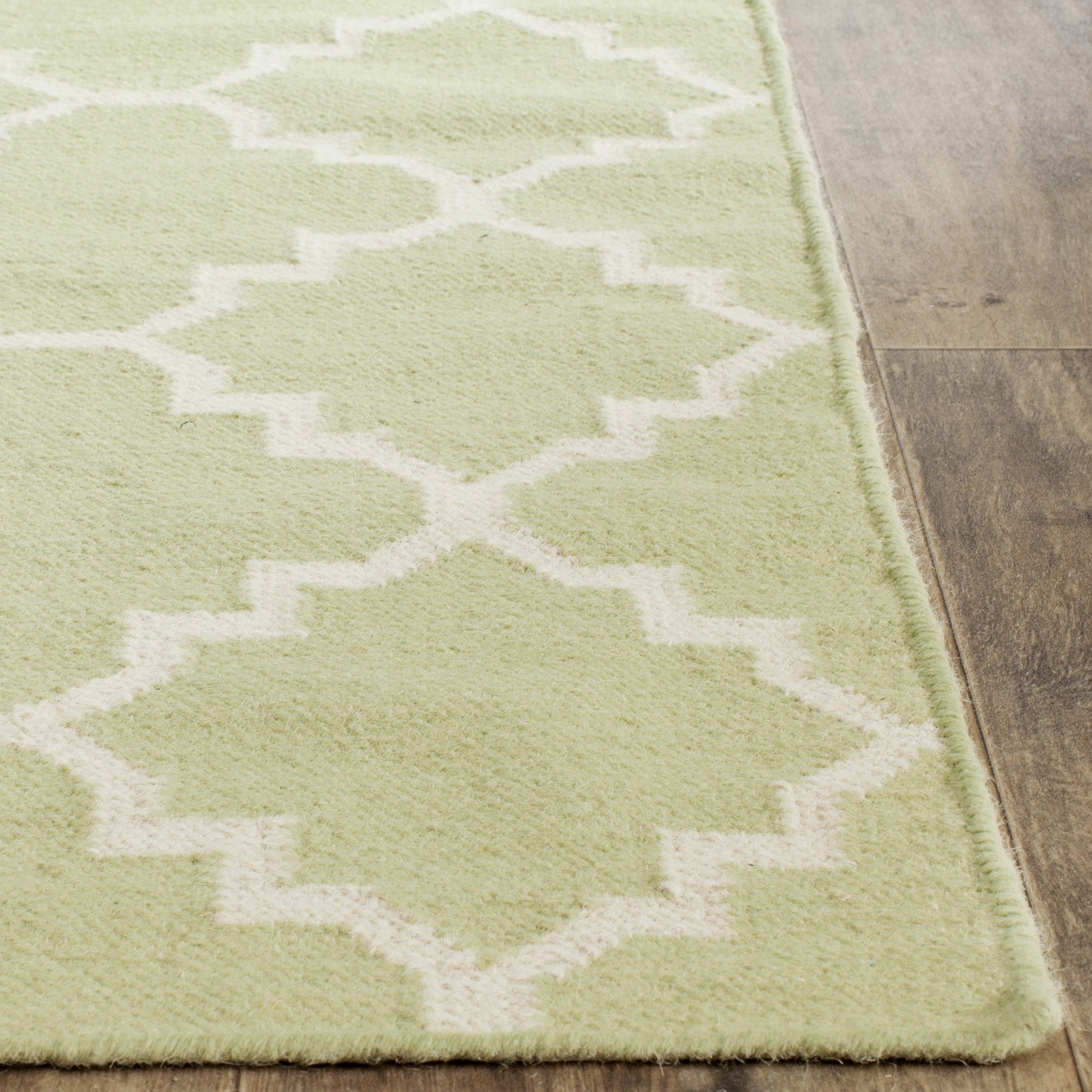 Safavieh Dhurrie Hand-Woven Light Green/Ivory Area Rug ...