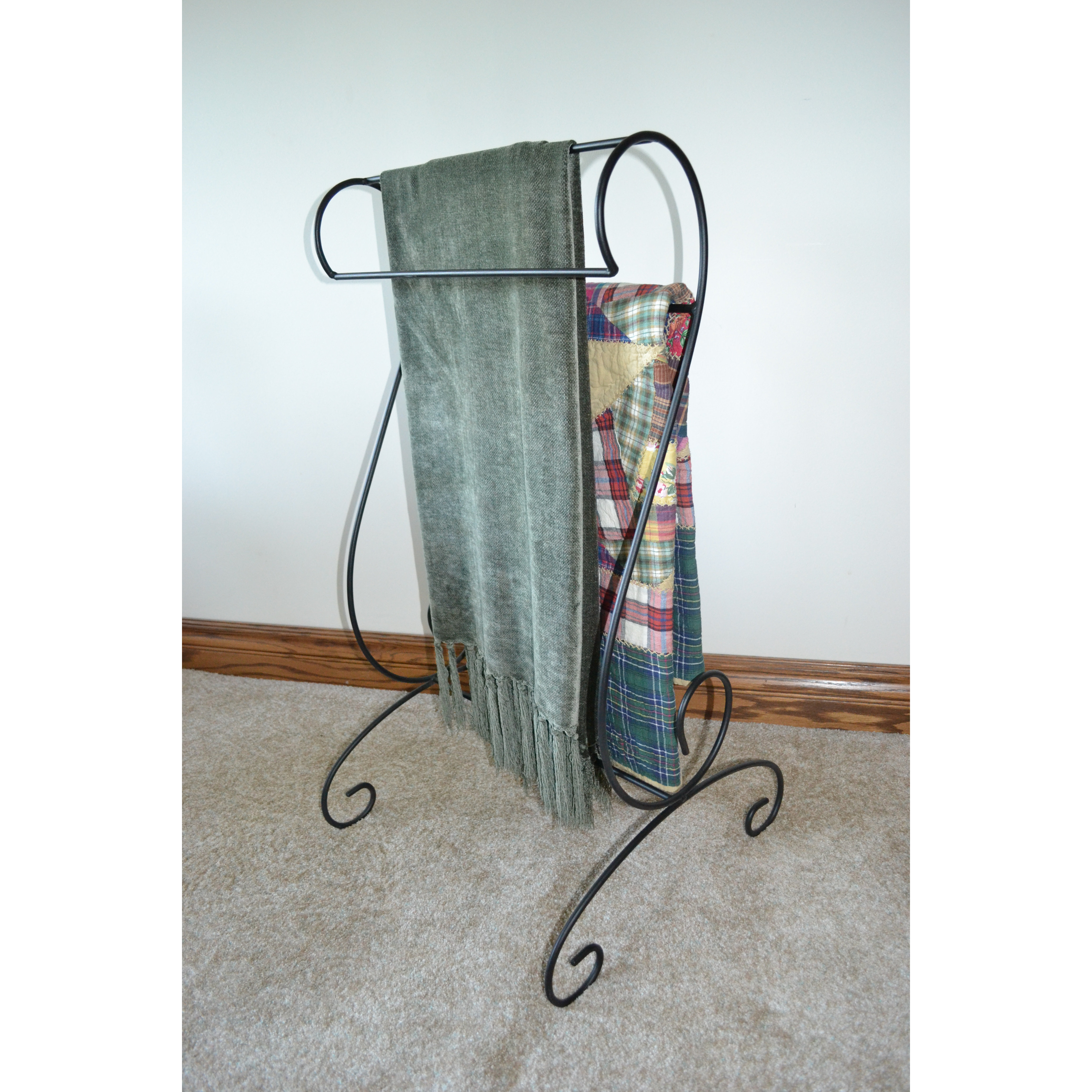 J & J Wire Quilt/Blanket Holder & Reviews Wayfair